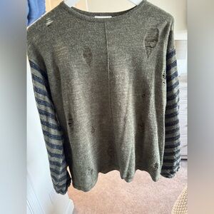 DISTRESSED GREEN & BLACK SWEATER